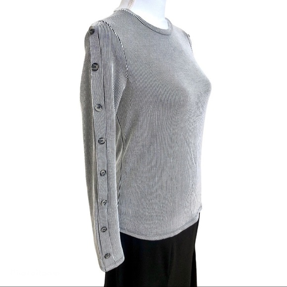 Button Detailed Top - Picture 1 of 7